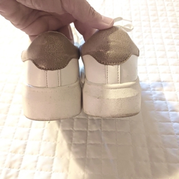 Time and Tru White Sneakers - Picture 5 of 8